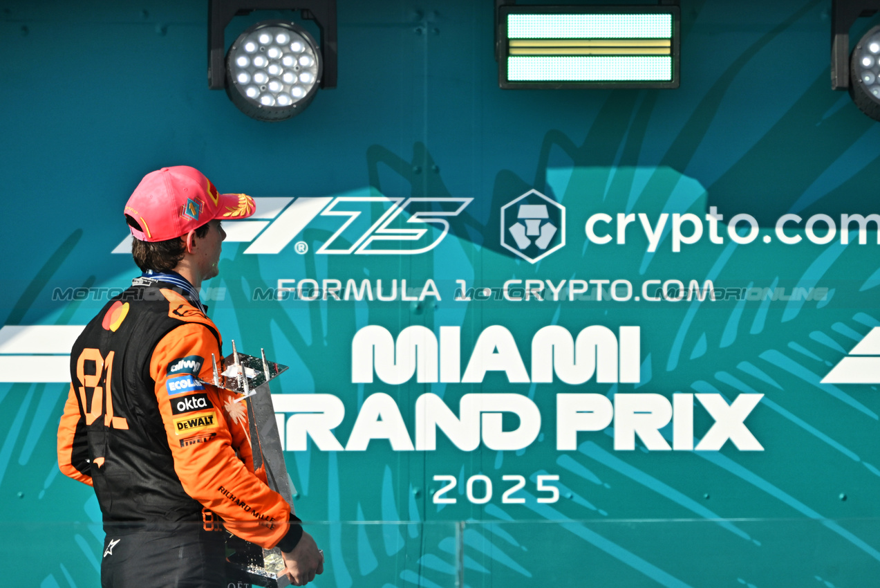 GP MIAMI, Gara winner Oscar Piastri (AUS) McLaren on the podium.

04.05.2025. Formula 1 World Championship, Rd 6, Miami Grand Prix, Miami, Florida, USA, Gara Day.

- www.xpbimages.com, EMail: requests@xpbimages.com © Copyright: Price / XPB Images