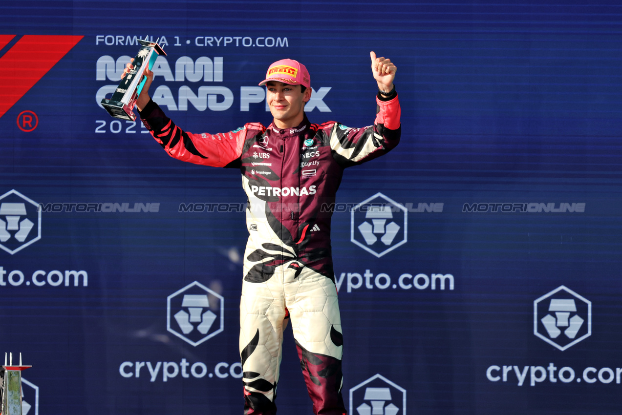 GP MIAMI, George Russell (GBR) Mercedes AMG F1 celebrates his third position on the podium.

04.05.2025. Formula 1 World Championship, Rd 6, Miami Grand Prix, Miami, Florida, USA, Gara Day.

- www.xpbimages.com, EMail: requests@xpbimages.com © Copyright: Bearne / XPB Images