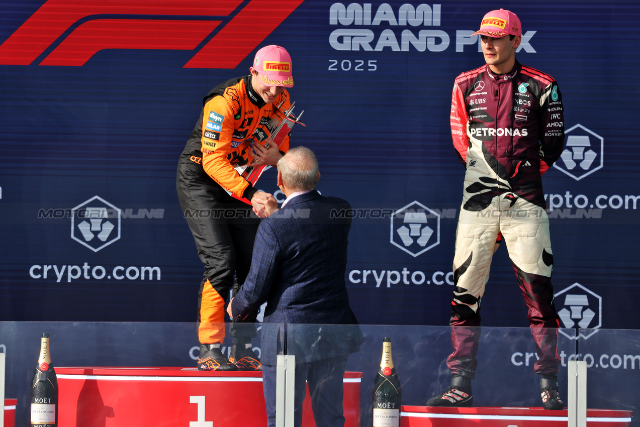 GP MIAMI, Gara winner Oscar Piastri (AUS) McLaren celebrates on the podium.

04.05.2025. Formula 1 World Championship, Rd 6, Miami Grand Prix, Miami, Florida, USA, Gara Day.

- www.xpbimages.com, EMail: requests@xpbimages.com © Copyright: Bearne / XPB Images