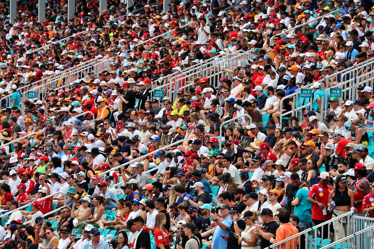 GP MIAMI, Circuit Atmosfera - fans in the grandstand.

04.05.2025. Formula 1 World Championship, Rd 6, Miami Grand Prix, Miami, Florida, USA, Gara Day.

- www.xpbimages.com, EMail: requests@xpbimages.com © Copyright: Moy / XPB Images