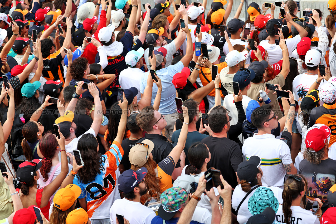 GP MIAMI, Circuit Atmosfera - fans in the grandstand.

04.05.2025. Formula 1 World Championship, Rd 6, Miami Grand Prix, Miami, Florida, USA, Gara Day.

- www.xpbimages.com, EMail: requests@xpbimages.com © Copyright: Moy / XPB Images