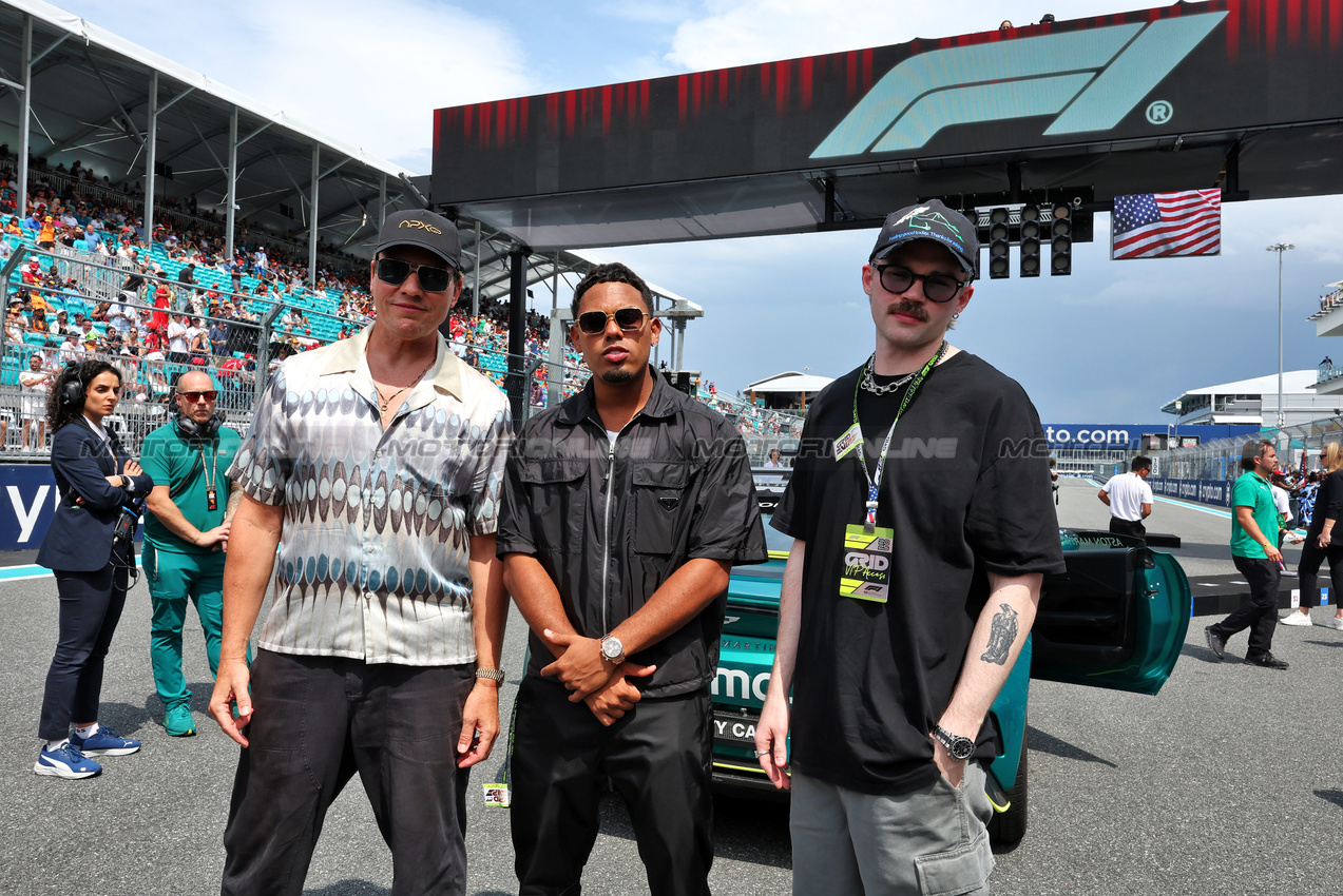 GP MIAMI, (L to R): Tiesto (NLD) DJ e Myke Towers (PRI) Rapper on the grid.

04.05.2025. Formula 1 World Championship, Rd 6, Miami Grand Prix, Miami, Florida, USA, Gara Day.

- www.xpbimages.com, EMail: requests@xpbimages.com © Copyright: Moy / XPB Images