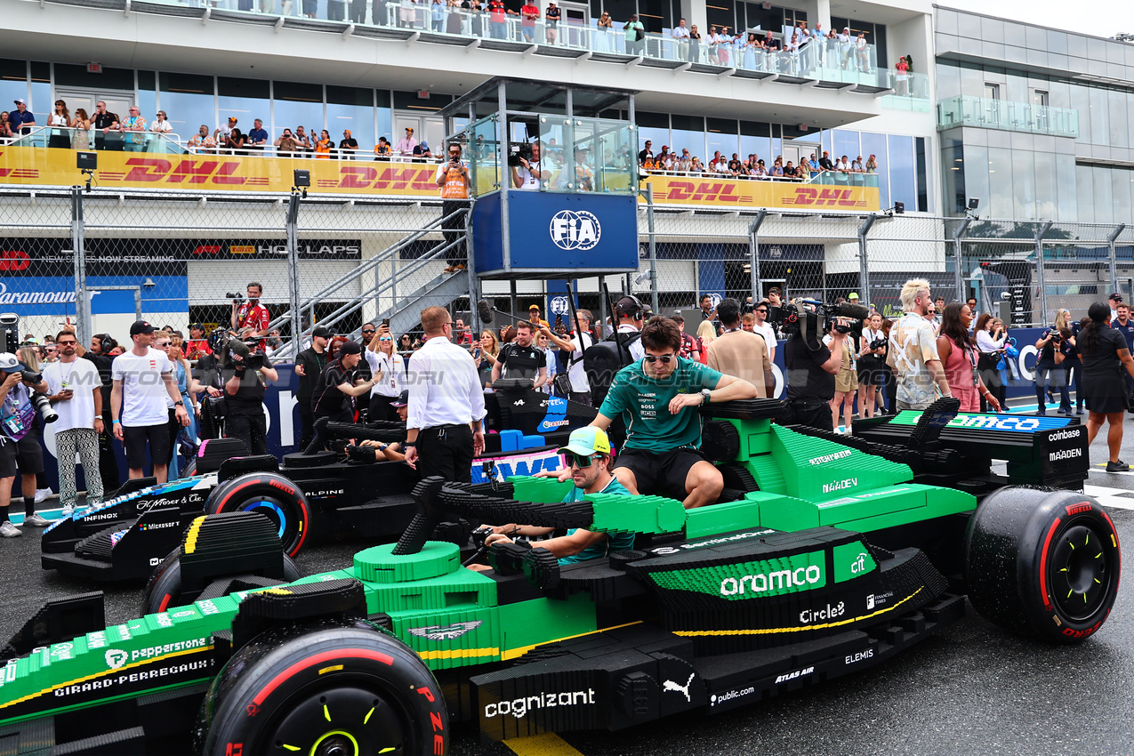 GP MIAMI, Fernando Alonso (ESP) Aston Martin F1 Team e Lance Stroll (CDN) Aston Martin F1 Team on the drivers' parade with Lego cars.

04.05.2025. Formula 1 World Championship, Rd 6, Miami Grand Prix, Miami, Florida, USA, Gara Day.

- www.xpbimages.com, EMail: requests@xpbimages.com © Copyright: XPB Images