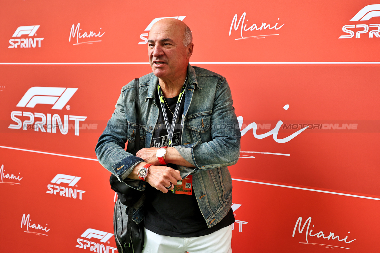 GP MIAMI, Kevin O'Leary (CDN) Businessman e TV Personality.

04.05.2025. Formula 1 World Championship, Rd 6, Miami Grand Prix, Miami, Florida, USA, Gara Day.

- www.xpbimages.com, EMail: requests@xpbimages.com © Copyright: Moy / XPB Images