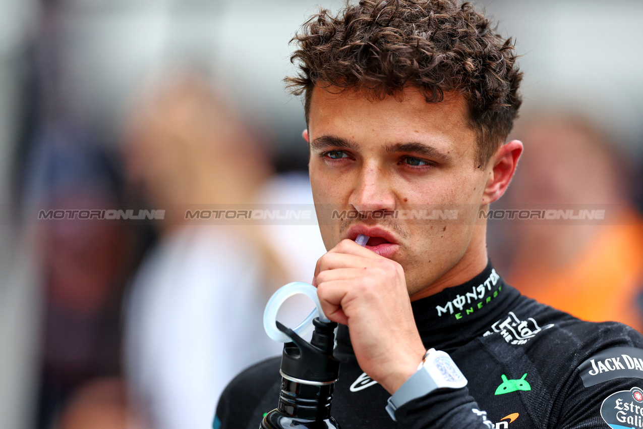 GP MIAMI, Lando Norris (GBR) McLaren on the grid.

04.05.2025. Formula 1 World Championship, Rd 6, Miami Grand Prix, Miami, Florida, USA, Gara Day.

- www.xpbimages.com, EMail: requests@xpbimages.com © Copyright: Charniaux / XPB Images