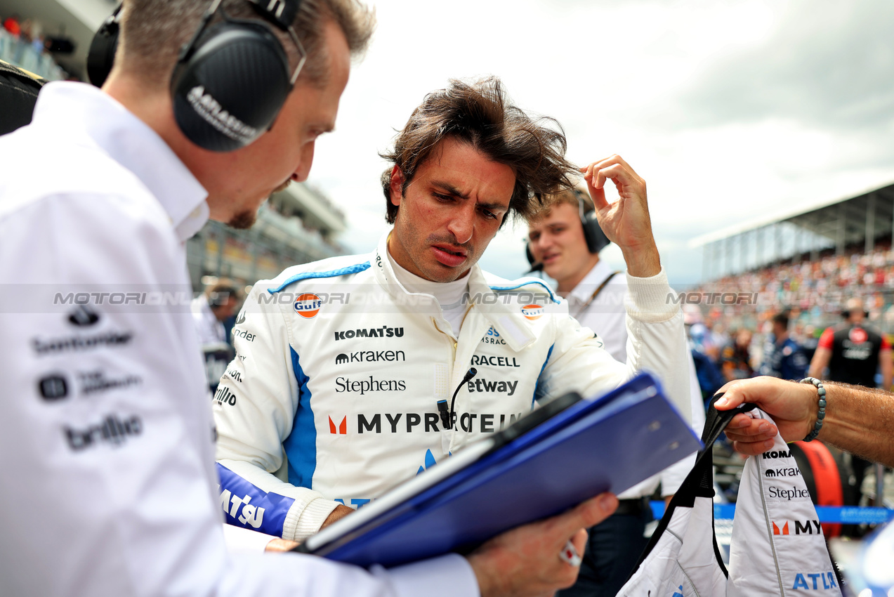 GP MIAMI, Carlos Sainz (ESP) Atlassian Williams Racing on the grid.

04.05.2025. Formula 1 World Championship, Rd 6, Miami Grand Prix, Miami, Florida, USA, Gara Day.

- www.xpbimages.com, EMail: requests@xpbimages.com © Copyright: Bearne / XPB Images