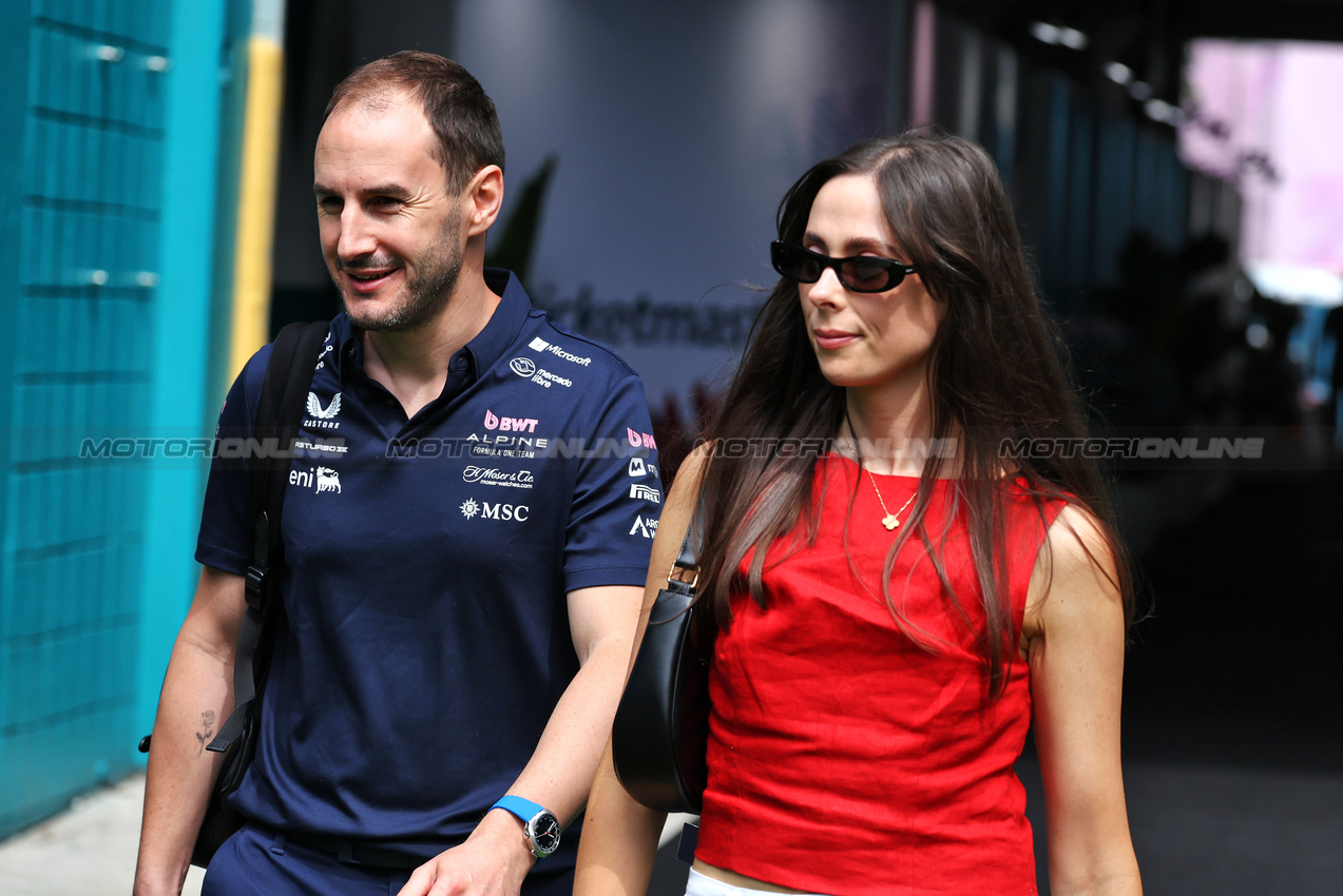 GP MIAMI, Oliver Oakes (GBR) Alpine F1 Team Team Principal (Left).

04.05.2025. Formula 1 World Championship, Rd 6, Miami Grand Prix, Miami, Florida, USA, Gara Day.

- www.xpbimages.com, EMail: requests@xpbimages.com © Copyright: Moy / XPB Images
