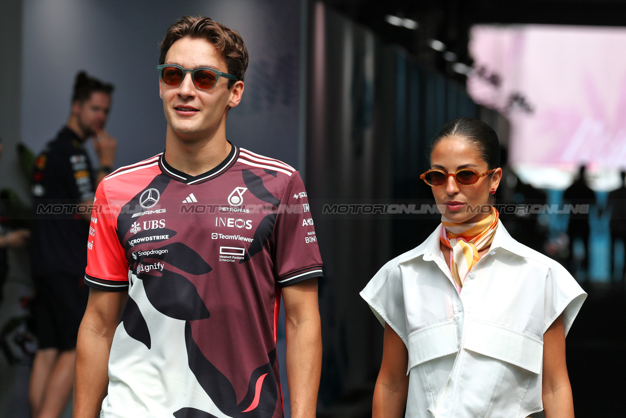 GP MIAMI, (L to R): George Russell (GBR) Mercedes AMG F1 with Domenica Carmen Montero Mundt.

04.05.2025. Formula 1 World Championship, Rd 6, Miami Grand Prix, Miami, Florida, USA, Gara Day.

- www.xpbimages.com, EMail: requests@xpbimages.com © Copyright: Moy / XPB Images