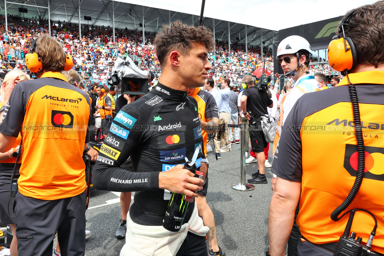 GP MIAMI, Lando Norris (GBR) McLaren on the grid.

04.05.2025. Formula 1 World Championship, Rd 6, Miami Grand Prix, Miami, Florida, USA, Gara Day.

- www.xpbimages.com, EMail: requests@xpbimages.com © Copyright: Batchelor / XPB Images