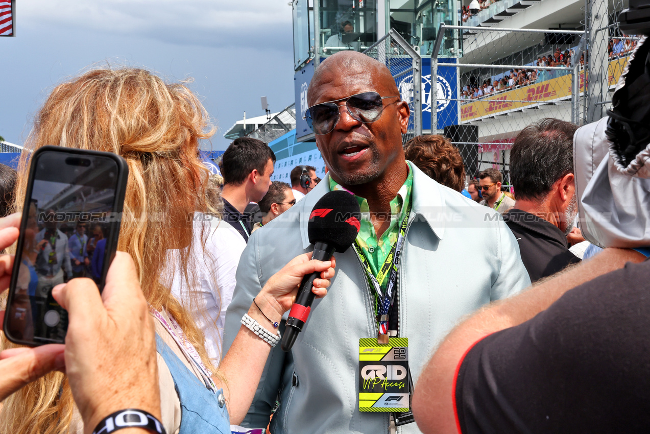 GP MIAMI, Evander Holyfield (USA) Former Boxer on the grid.

04.05.2025. Formula 1 World Championship, Rd 6, Miami Grand Prix, Miami, Florida, USA, Gara Day.

- www.xpbimages.com, EMail: requests@xpbimages.com © Copyright: Batchelor / XPB Images