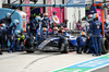 GP MIAMI, Carlos Sainz (ESP) Atlassian Williams Racing FW46 makes a pit stop.

04.05.2025. Formula 1 World Championship, Rd 6, Miami Grand Prix, Miami, Florida, USA, Gara Day.

- www.xpbimages.com, EMail: requests@xpbimages.com © Copyright: Batchelor / XPB Images