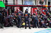 GP MIAMI, Yuki Tsunoda (JPN) Red Bull Racing RB21 makes a pit stop.

04.05.2025. Formula 1 World Championship, Rd 6, Miami Grand Prix, Miami, Florida, USA, Gara Day.

- www.xpbimages.com, EMail: requests@xpbimages.com © Copyright: Batchelor / XPB Images