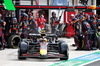 GP MIAMI, Yuki Tsunoda (JPN) Red Bull Racing RB21 makes a pit stop.

04.05.2025. Formula 1 World Championship, Rd 6, Miami Grand Prix, Miami, Florida, USA, Gara Day.

- www.xpbimages.com, EMail: requests@xpbimages.com © Copyright: Batchelor / XPB Images