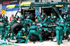 GP MIAMI, Fernando Alonso (ESP) Aston Martin F1 Team AMR25 makes a pit stop.

04.05.2025. Formula 1 World Championship, Rd 6, Miami Grand Prix, Miami, Florida, USA, Gara Day.

- www.xpbimages.com, EMail: requests@xpbimages.com © Copyright: Batchelor / XPB Images