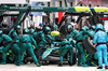 GP MIAMI, Lance Stroll (CDN) Aston Martin F1 Team AMR25 makes a pit stop.

04.05.2025. Formula 1 World Championship, Rd 6, Miami Grand Prix, Miami, Florida, USA, Gara Day.

- www.xpbimages.com, EMail: requests@xpbimages.com © Copyright: Batchelor / XPB Images
