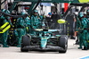 GP MIAMI, Lance Stroll (CDN) Aston Martin F1 Team AMR25 makes a pit stop.

04.05.2025. Formula 1 World Championship, Rd 6, Miami Grand Prix, Miami, Florida, USA, Gara Day.

- www.xpbimages.com, EMail: requests@xpbimages.com © Copyright: Batchelor / XPB Images