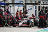 GP MIAMI, Esteban Ocon (FRA) Haas VF-25 makes a pit stop.

04.05.2025. Formula 1 World Championship, Rd 6, Miami Grand Prix, Miami, Florida, USA, Gara Day.

- www.xpbimages.com, EMail: requests@xpbimages.com © Copyright: Batchelor / XPB Images