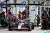 GP MIAMI, Esteban Ocon (FRA) Haas VF-25 makes a pit stop.

04.05.2025. Formula 1 World Championship, Rd 6, Miami Grand Prix, Miami, Florida, USA, Gara Day.

- www.xpbimages.com, EMail: requests@xpbimages.com © Copyright: Batchelor / XPB Images
