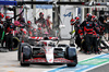 GP MIAMI, Esteban Ocon (FRA) Haas VF-25 makes a pit stop.

04.05.2025. Formula 1 World Championship, Rd 6, Miami Grand Prix, Miami, Florida, USA, Gara Day.

- www.xpbimages.com, EMail: requests@xpbimages.com © Copyright: Batchelor / XPB Images