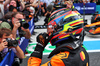 GP MIAMI, Gara winner Oscar Piastri (AUS) McLaren celebrates with the team in parc ferme.

04.05.2025. Formula 1 World Championship, Rd 6, Miami Grand Prix, Miami, Florida, USA, Gara Day.

- www.xpbimages.com, EMail: requests@xpbimages.com © Copyright: Batchelor / XPB Images