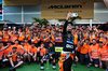 GP MIAMI, Gara winner Oscar Piastri (AUS) McLaren celebrates with the team.

04.05.2025. Formula 1 World Championship, Rd 6, Miami Grand Prix, Miami, Florida, USA, Gara Day.

- www.xpbimages.com, EMail: requests@xpbimages.com © Copyright: Moy / XPB Images
