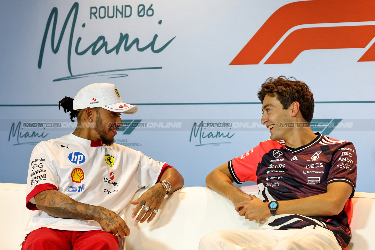 GP MIAMI, (L to R): Lewis Hamilton (GBR) Ferrari e George Russell (GBR) Mercedes AMG F1 in the FIA Press Conference.

01.05.2025. Formula 1 World Championship, Rd 6, Miami Grand Prix, Miami, Florida, USA, Preparation Day.

- www.xpbimages.com, EMail: requests@xpbimages.com © Copyright: Bearne / XPB Images