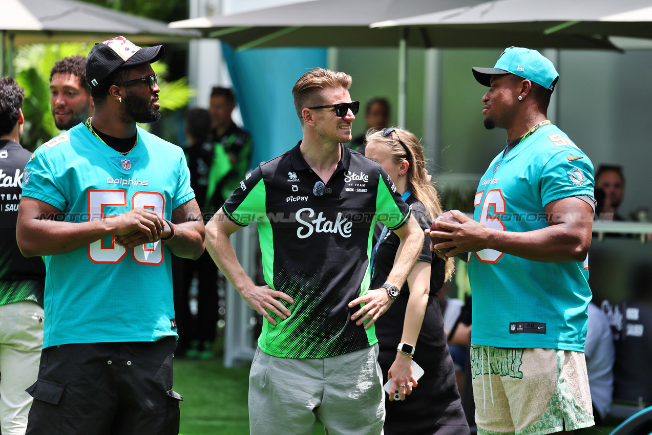 GP MIAMI, Nico Hulkenberg (GER) Sauber plays American football with the Miami Dolphons NFL team.

01.05.2025. Formula 1 World Championship, Rd 6, Miami Grand Prix, Miami, Florida, USA, Preparation Day.

- www.xpbimages.com, EMail: requests@xpbimages.com © Copyright: Moy / XPB Images