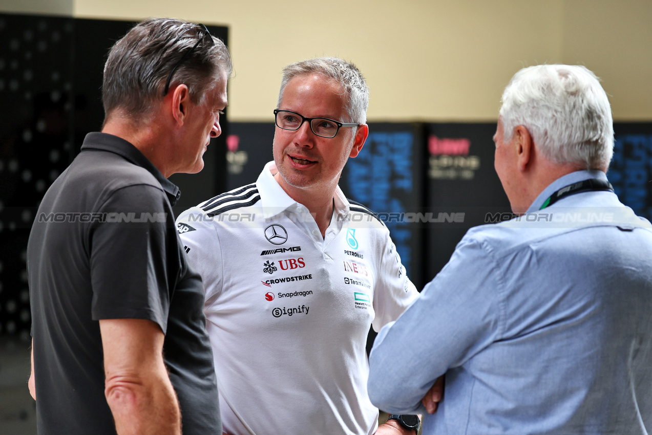 GP MIAMI, Graeme Lowdon (GBR) Cadillac Formula 1 Team, Team Principal (Left).

01.05.2025. Formula 1 World Championship, Rd 6, Miami Grand Prix, Miami, Florida, USA, Preparation Day.

- www.xpbimages.com, EMail: requests@xpbimages.com © Copyright: Moy / XPB Images
