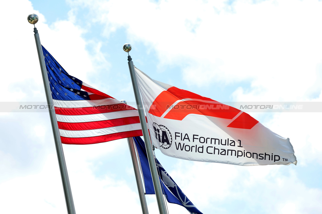 GP MIAMI, Paddock Atmosfera - flags.

01.05.2025. Formula 1 World Championship, Rd 6, Miami Grand Prix, Miami, Florida, USA, Preparation Day.

- www.xpbimages.com, EMail: requests@xpbimages.com © Copyright: Bearne / XPB Images