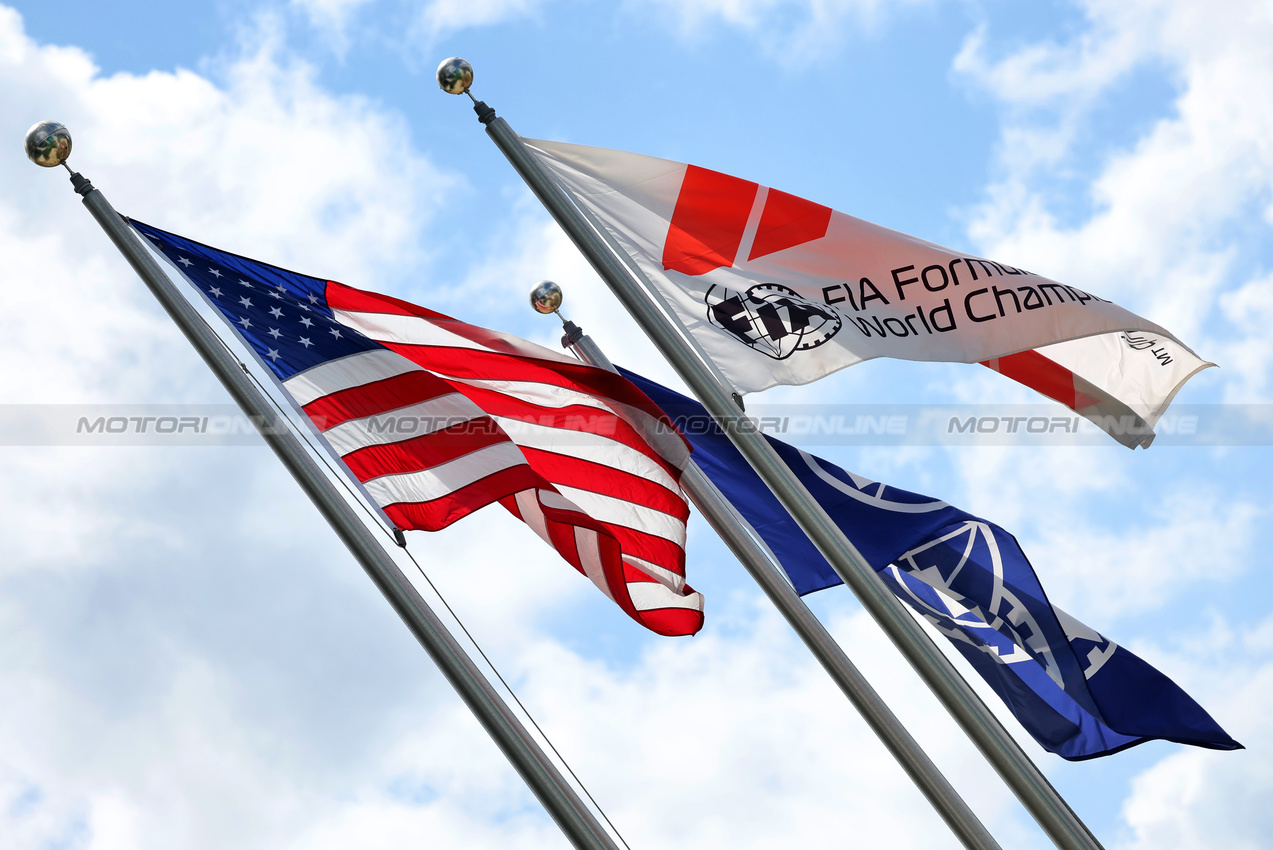 GP MIAMI, Paddock Atmosfera - flags.

01.05.2025. Formula 1 World Championship, Rd 6, Miami Grand Prix, Miami, Florida, USA, Preparation Day.

- www.xpbimages.com, EMail: requests@xpbimages.com © Copyright: Bearne / XPB Images