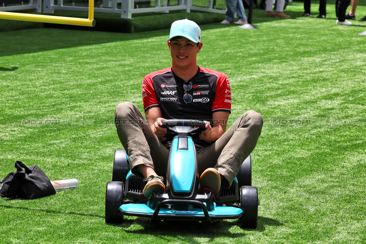 GP MIAMI, Oliver Bearman (GBR) Haas F1 Team in a mini go-kart. 

01.05.2025. Formula 1 World Championship, Rd 6, Miami Grand Prix, Miami, Florida, USA, Preparation Day.

- www.xpbimages.com, EMail: requests@xpbimages.com © Copyright: Moy / XPB Images