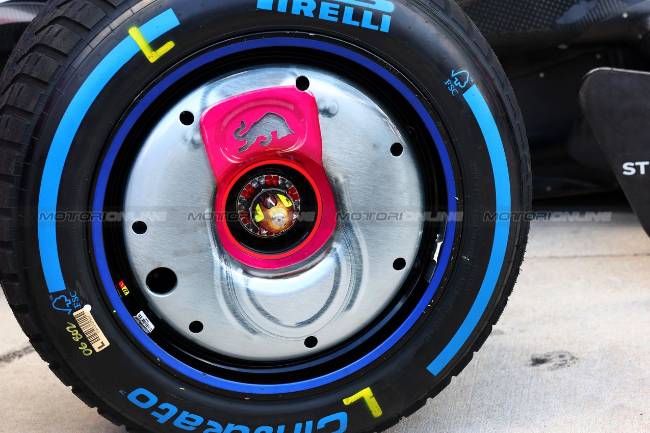 GP MIAMI, Racing Bulls VCARB 02 wheel.

01.05.2025. Formula 1 World Championship, Rd 6, Miami Grand Prix, Miami, Florida, USA, Preparation Day.

- www.xpbimages.com, EMail: requests@xpbimages.com © Copyright: Batchelor / XPB Images