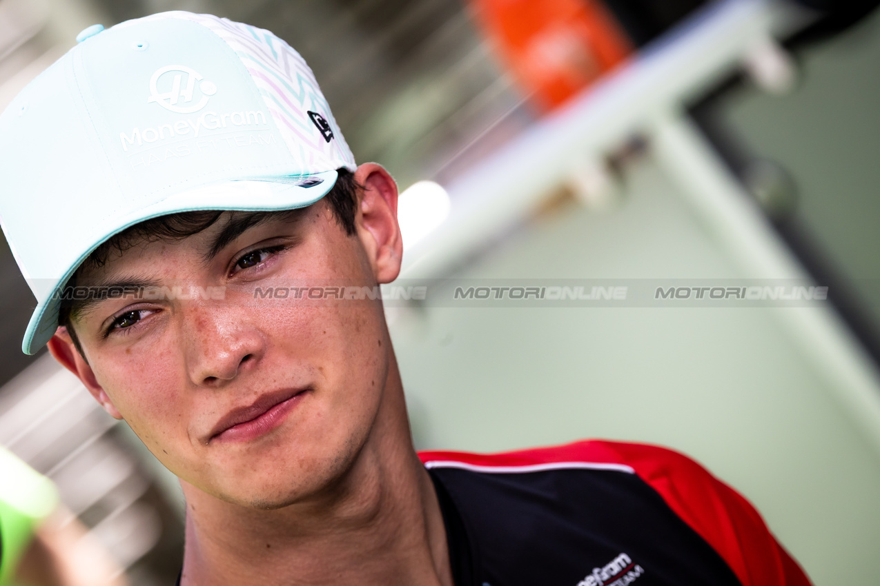 GP MIAMI, Oliver Bearman (GBR) Haas F1 Team.

01.05.2025. Formula 1 World Championship, Rd 6, Miami Grand Prix, Miami, Florida, USA, Preparation Day.

- www.xpbimages.com, EMail: requests@xpbimages.com © Copyright: Bearne / XPB Images