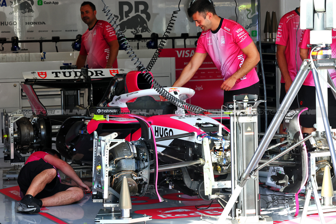 GP MIAMI, Racing Bulls VCARB 02 being built in the pit garage.

01.05.2025. Formula 1 World Championship, Rd 6, Miami Grand Prix, Miami, Florida, USA, Preparation Day.

- www.xpbimages.com, EMail: requests@xpbimages.com © Copyright: Batchelor / XPB Images
