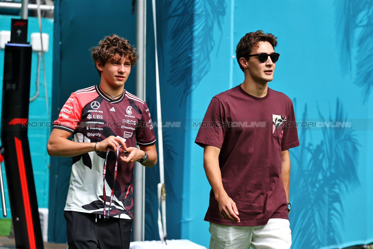 GP MIAMI, (L to R): Andrea Kimi Antonelli (ITA) Mercedes AMG F1 with team mate George Russell (GBR) Mercedes AMG F1.

01.05.2025. Formula 1 World Championship, Rd 6, Miami Grand Prix, Miami, Florida, USA, Preparation Day.

- www.xpbimages.com, EMail: requests@xpbimages.com © Copyright: Moy / XPB Images