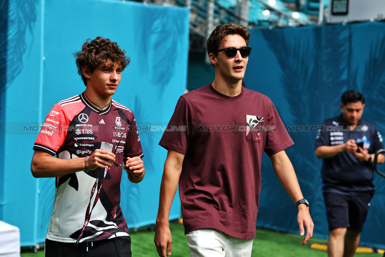 GP MIAMI, (L to R): Andrea Kimi Antonelli (ITA) Mercedes AMG F1 with team mate George Russell (GBR) Mercedes AMG F1.

01.05.2025. Formula 1 World Championship, Rd 6, Miami Grand Prix, Miami, Florida, USA, Preparation Day.

- www.xpbimages.com, EMail: requests@xpbimages.com © Copyright: Moy / XPB Images