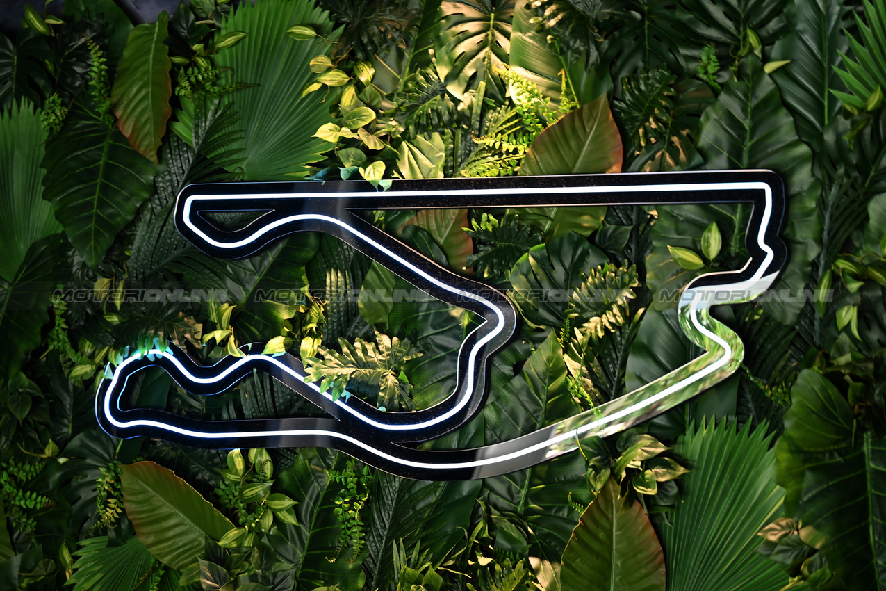 GP MIAMI, Circuit Atmosfera - Miami circuit logo.

01.05.2025. Formula 1 World Championship, Rd 6, Miami Grand Prix, Miami, Florida, USA, Preparation Day.

- www.xpbimages.com, EMail: requests@xpbimages.com © Copyright: Price / XPB Images