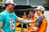 GP MIAMI, (L to R): Jaelan Phillips (USA) Miami Dolpins NFL American Football Player with Lando Norris (GBR) McLaren e Oscar Piastri (AUS) McLaren. 

01.05.2025. Formula 1 World Championship, Rd 6, Miami Grand Prix, Miami, Florida, USA, Preparation Day.

- www.xpbimages.com, EMail: requests@xpbimages.com © Copyright: Batchelor / XPB Images