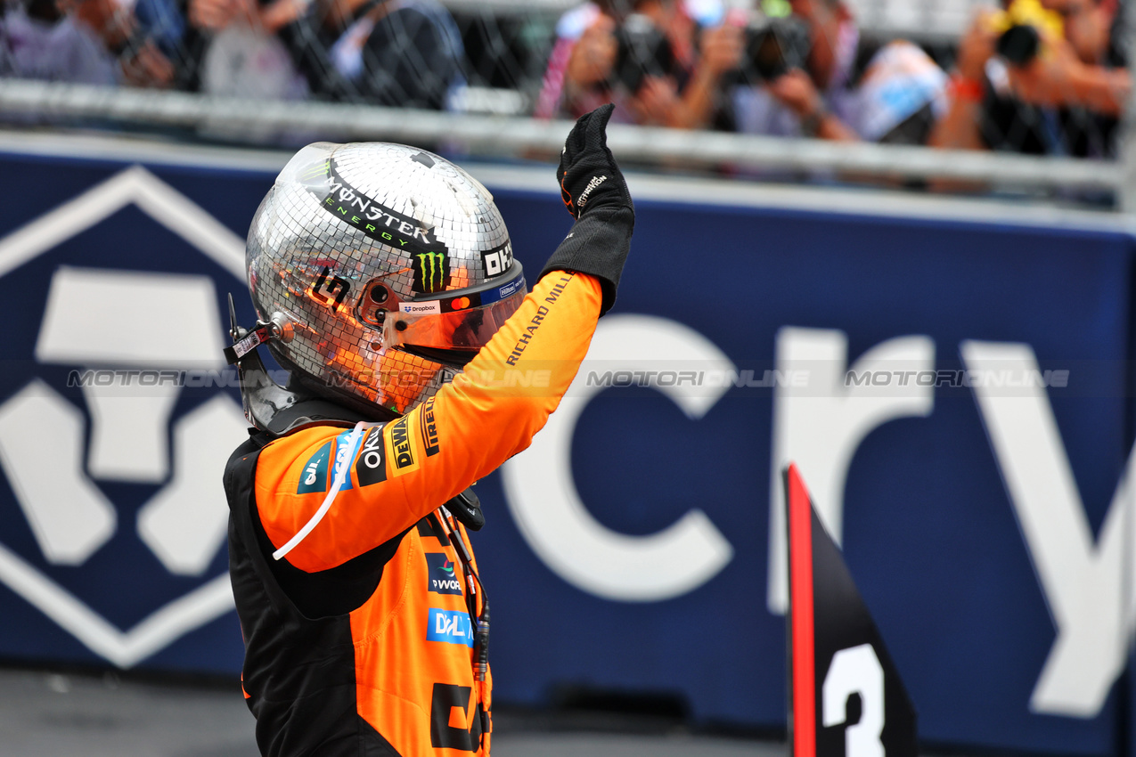 GP MIAMI, Gara winner Lando Norris (GBR) McLaren celebrates in Sprint parc ferme.

03.05.2025. Formula 1 World Championship, Rd 6, Miami Grand Prix, Miami, Florida, USA, Sprint e Qualifiche Day.

- www.xpbimages.com, EMail: requests@xpbimages.com © Copyright: Batchelor / XPB Images