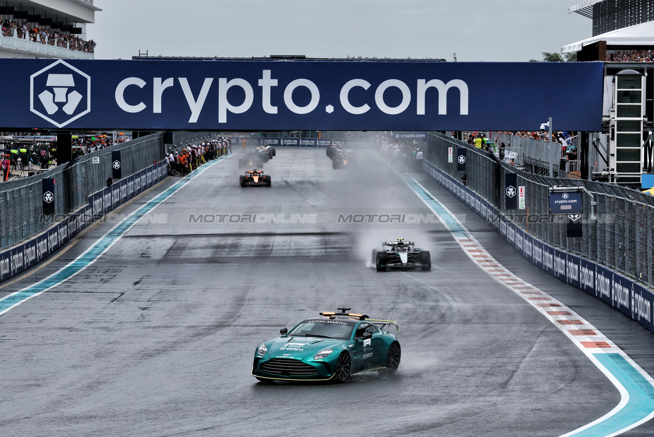 GP MIAMI, Andrea Kimi Antonelli (ITA) Mercedes AMG F1 W16 davanti a behind the Aston Martin FIA Safety Car.

03.05.2025. Formula 1 World Championship, Rd 6, Miami Grand Prix, Miami, Florida, USA, Sprint e Qualifiche Day.

- www.xpbimages.com, EMail: requests@xpbimages.com © Copyright: Moy / XPB Images