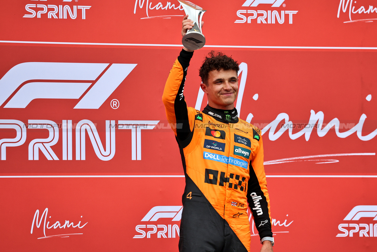 GP MIAMI, Gara winner Lando Norris (GBR) McLaren celebrates in Sprint parc ferme.

03.05.2025. Formula 1 World Championship, Rd 6, Miami Grand Prix, Miami, Florida, USA, Sprint e Qualifiche Day.

- www.xpbimages.com, EMail: requests@xpbimages.com © Copyright: Moy / XPB Images