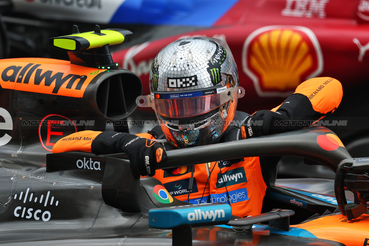 GP MIAMI, Sprint winner Lando Norris (GBR) McLaren MCL39 in parc ferme.

03.05.2025. Formula 1 World Championship, Rd 6, Miami Grand Prix, Miami, Florida, USA, Sprint e Qualifiche Day.

- www.xpbimages.com, EMail: requests@xpbimages.com © Copyright: Batchelor / XPB Images