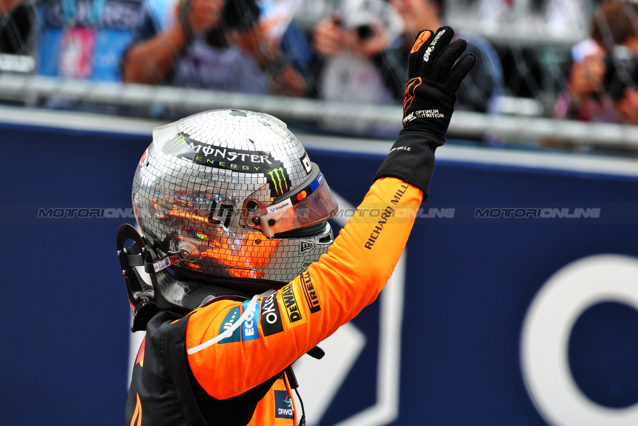 GP MIAMI, Gara winner Lando Norris (GBR) McLaren celebrates in Sprint parc ferme.

03.05.2025. Formula 1 World Championship, Rd 6, Miami Grand Prix, Miami, Florida, USA, Sprint e Qualifiche Day.

- www.xpbimages.com, EMail: requests@xpbimages.com © Copyright: Batchelor / XPB Images