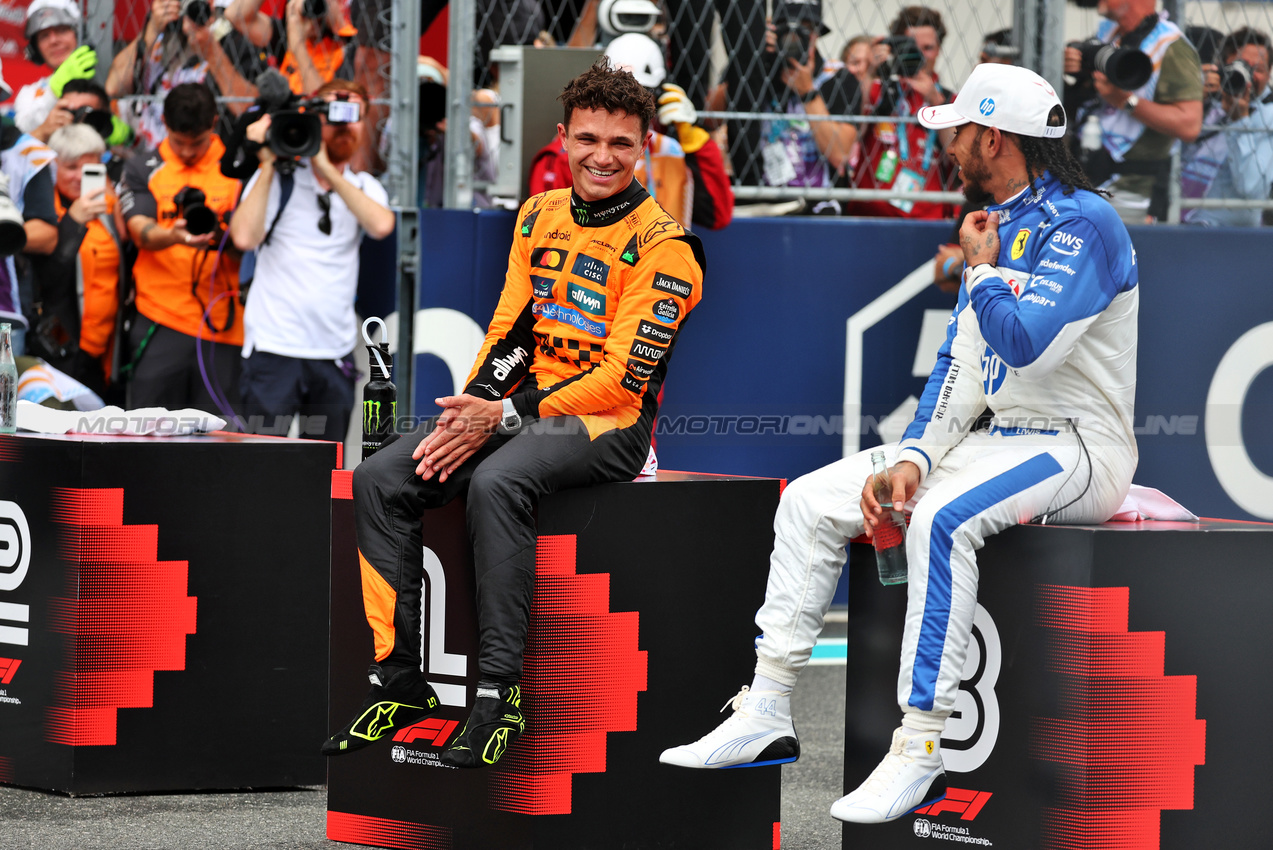 GP MIAMI, (L to R): Sprint winner Lando Norris (GBR) McLaren in parc ferme with third placed Lewis Hamilton (GBR) Ferrari.

03.05.2025. Formula 1 World Championship, Rd 6, Miami Grand Prix, Miami, Florida, USA, Sprint e Qualifiche Day.

- www.xpbimages.com, EMail: requests@xpbimages.com © Copyright: Moy / XPB Images