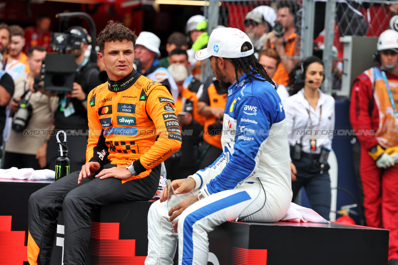 GP MIAMI, (L to R): Sprint winner Lando Norris (GBR) McLaren in parc ferme with third placed Lewis Hamilton (GBR) Ferrari. 

03.05.2025. Formula 1 World Championship, Rd 6, Miami Grand Prix, Miami, Florida, USA, Sprint e Qualifiche Day.

- www.xpbimages.com, EMail: requests@xpbimages.com © Copyright: Bearne / XPB Images