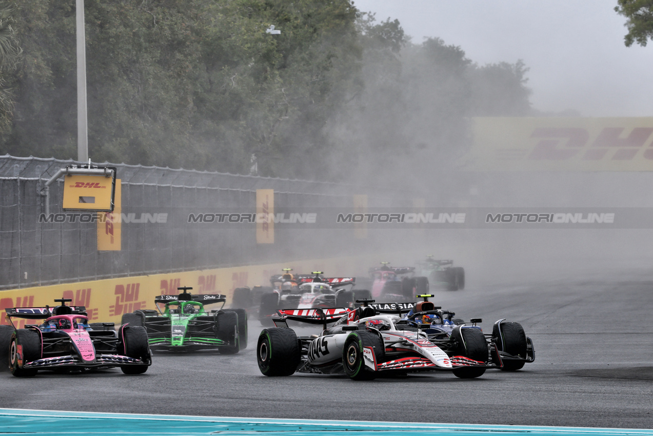 GP MIAMI, Esteban Ocon (FRA) Haas VF-25.

03.05.2025. Formula 1 World Championship, Rd 6, Miami Grand Prix, Miami, Florida, USA, Sprint e Qualifiche Day.

- www.xpbimages.com, EMail: requests@xpbimages.com © Copyright: Charniaux / XPB Images
