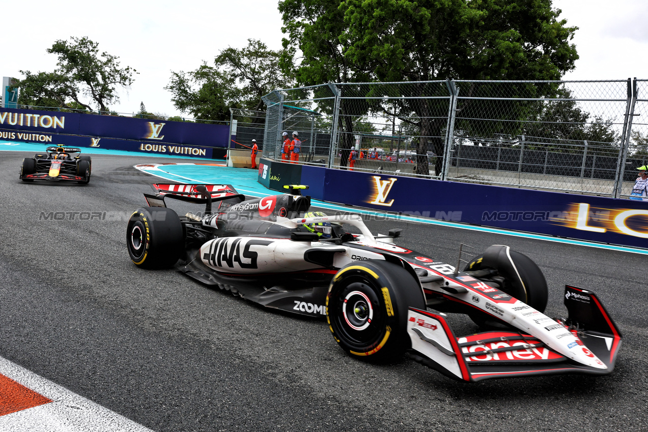 GP MIAMI, Oliver Bearman (GBR) Haas VF-25.

03.05.2025. Formula 1 World Championship, Rd 6, Miami Grand Prix, Miami, Florida, USA, Sprint e Qualifiche Day.

- www.xpbimages.com, EMail: requests@xpbimages.com © Copyright: Charniaux / XPB Images