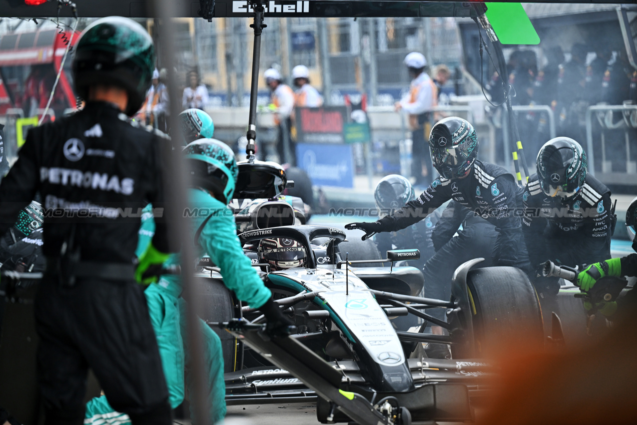 GP MIAMI, Andrea Kimi Antonelli (ITA) Mercedes AMG F1 W16 makes a pit stop.

03.05.2025. Formula 1 World Championship, Rd 6, Miami Grand Prix, Miami, Florida, USA, Sprint e Qualifiche Day.

- www.xpbimages.com, EMail: requests@xpbimages.com © Copyright: Price / XPB Images