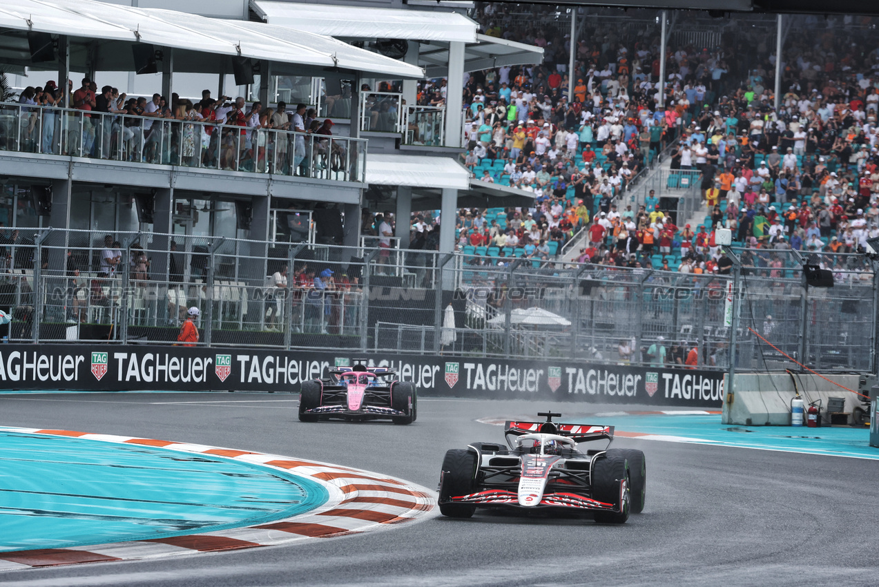 GP MIAMI, Esteban Ocon (FRA) Haas VF-25.

03.05.2025. Formula 1 World Championship, Rd 6, Miami Grand Prix, Miami, Florida, USA, Sprint e Qualifiche Day.

- www.xpbimages.com, EMail: requests@xpbimages.com © Copyright: Bearne / XPB Images