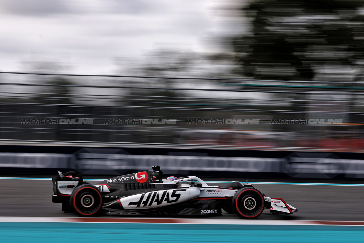 GP MIAMI, Esteban Ocon (FRA) Haas VF-25.

03.05.2025. Formula 1 World Championship, Rd 6, Miami Grand Prix, Miami, Florida, USA, Sprint e Qualifiche Day.

- www.xpbimages.com, EMail: requests@xpbimages.com © Copyright: Charniaux / XPB Images